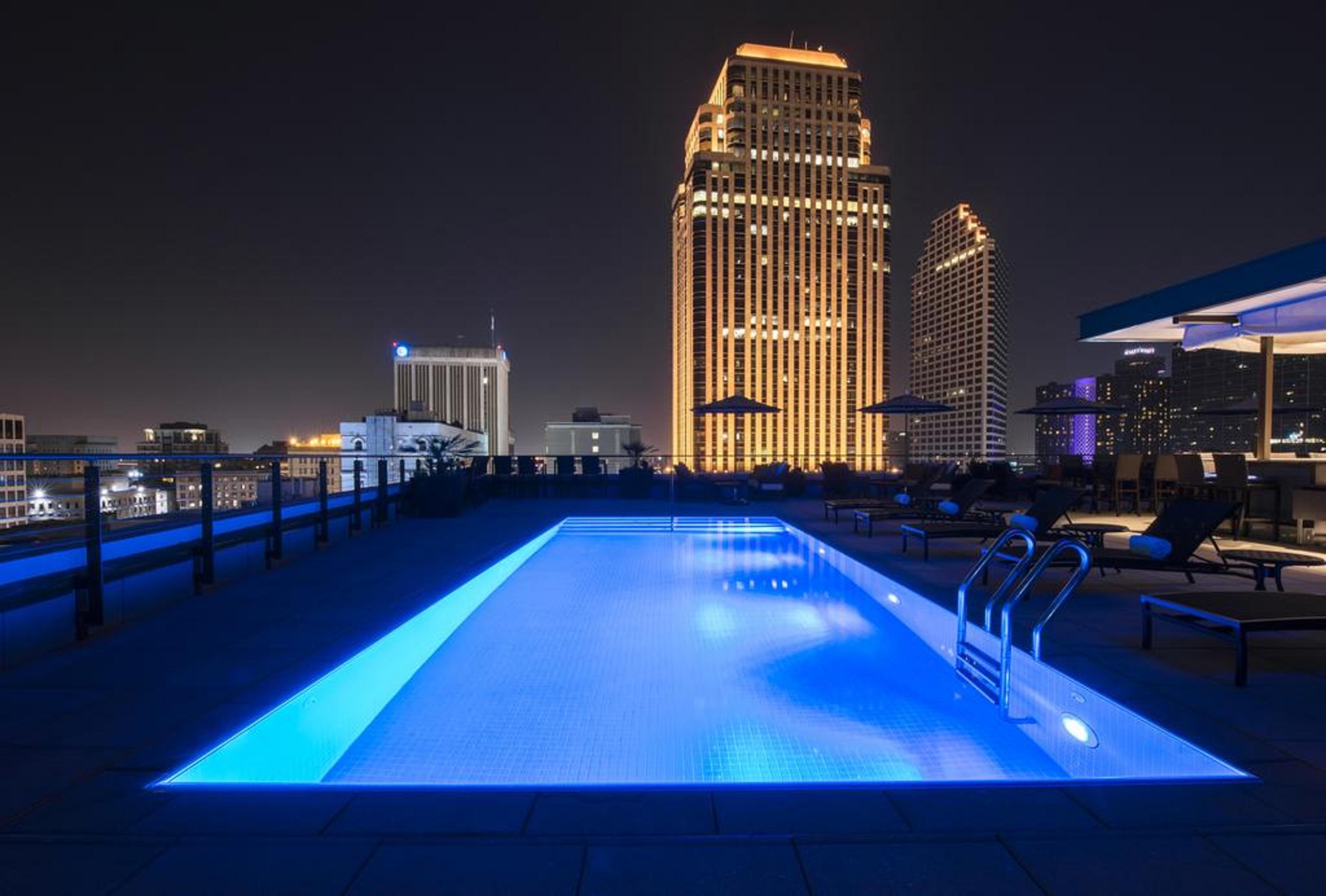 Nopsi Hotel New Orleans Exterior photo The rooftop pool at the Four Seasons Hotel