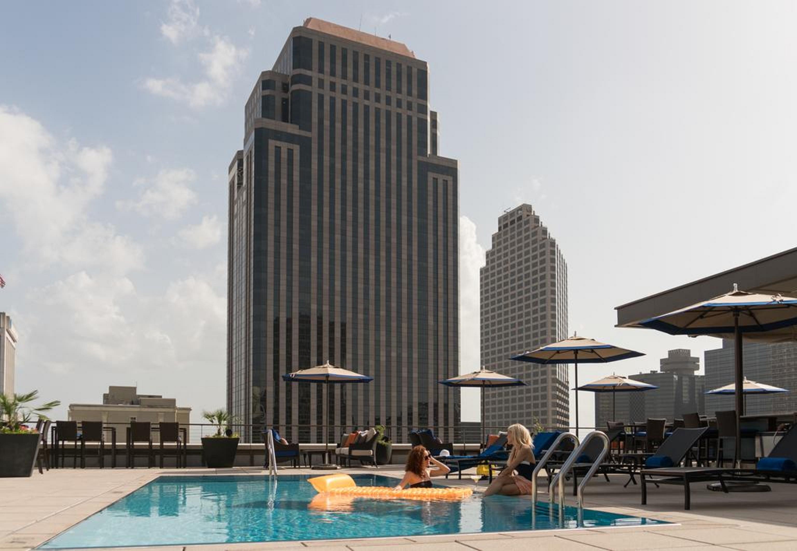 Nopsi Hotel New Orleans Facilities photo The rooftop pool at the Hilton Anatole